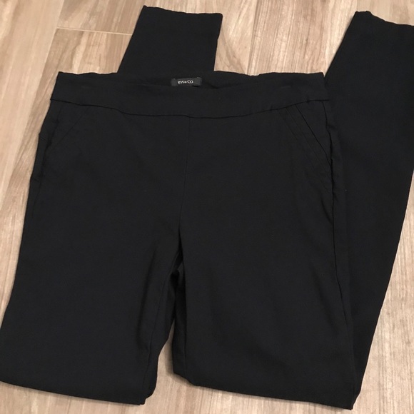 RW&CO black super stretchy skinny pull-on pant